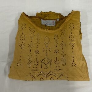 EUC Woman’s Golden Embroidered 3/4 sleeve Cecil Blouse